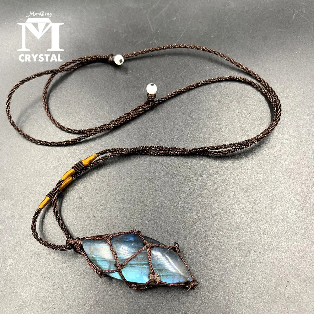 Pendente em macramé pedra labradorite