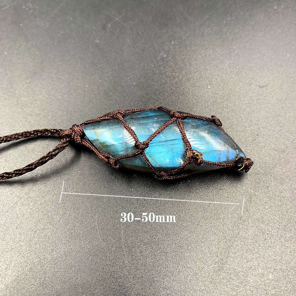 Pendente em macramé pedra labradorite